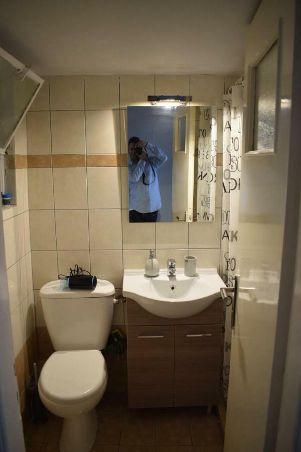 Historic Center Apartment At Thisseio Atene Esterno foto